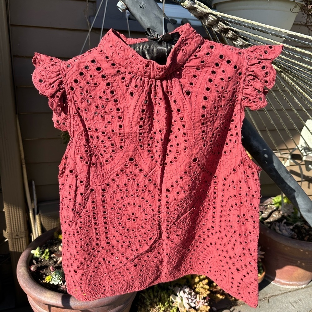L Banana Republic cranberry eyelet cotton top w high collar and flare sleeves